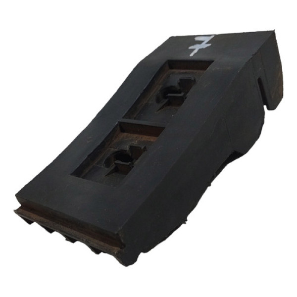 Guia Parachoque Traseiro Direito Gm Corsa Sedan 1996 A 12